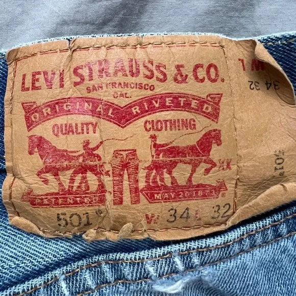 LEVI'S 501XX Mens Jeans 34x32 Light Wash Button Fly Distressed Rips Tears Casual - Picture 8 of 16